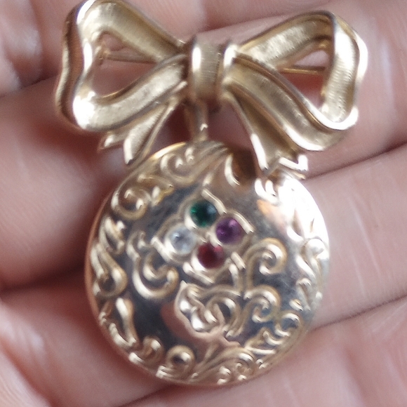 Avon Vintage "D.E.A.R." Gold Brooch with Gem Accents - Picture 2 of 3